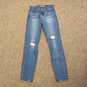Levi’s Wedgie Size 24 Ripped